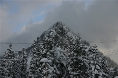 Snow on the mountains at Snoqualmie Pass